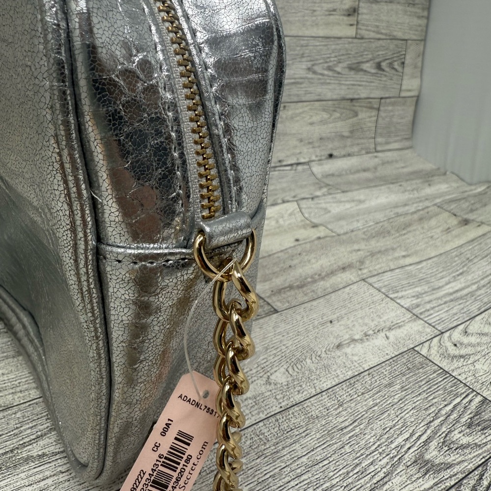 NWT- Victoria’s Secret Silver Snake Skin Crossbody Bag with Tassel & Gold Chain - Picture 9 of 10